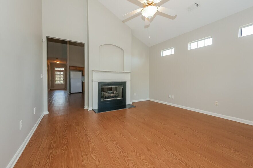 Building Photo - 537 Anglewood Trace