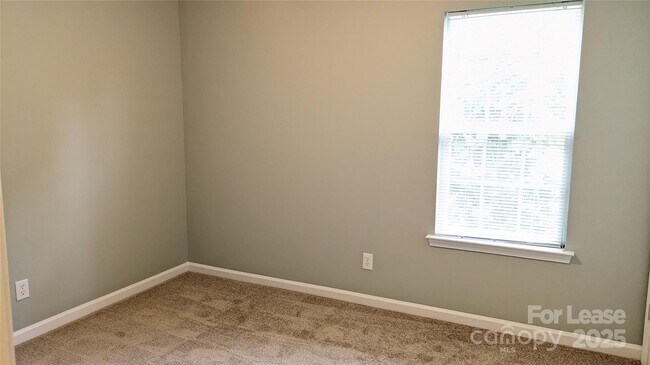 Building Photo - 111 Sterling Terrace Dr