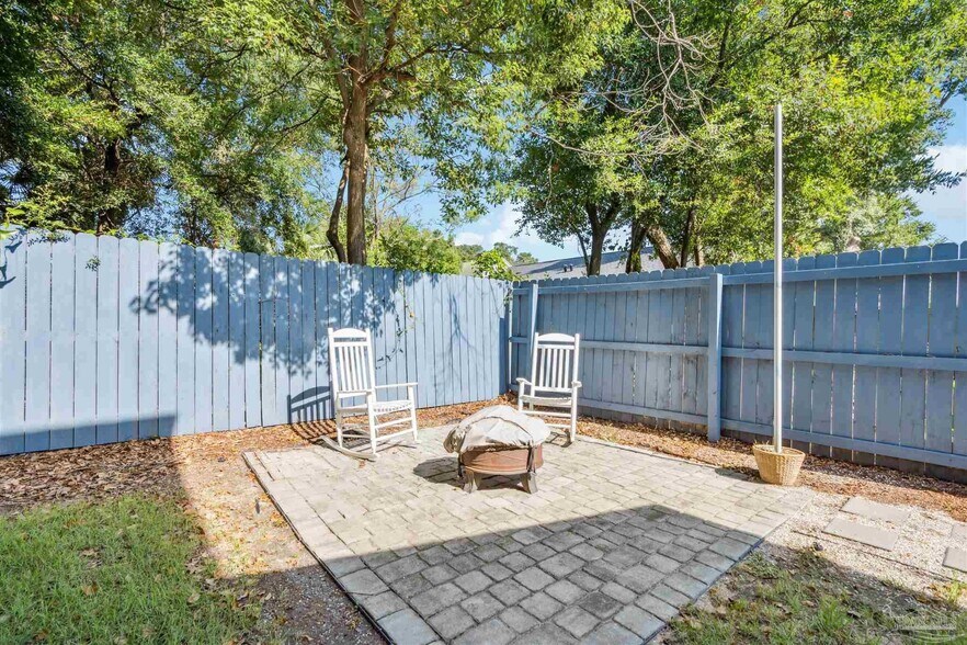 Building Photo - 912 N 8th Ave