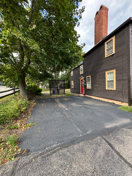 Building Photo - 315 Maplewood Ave