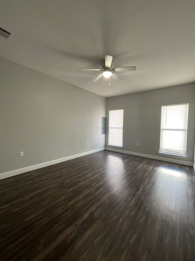 Building Photo - 204 Lacey Eden Ln