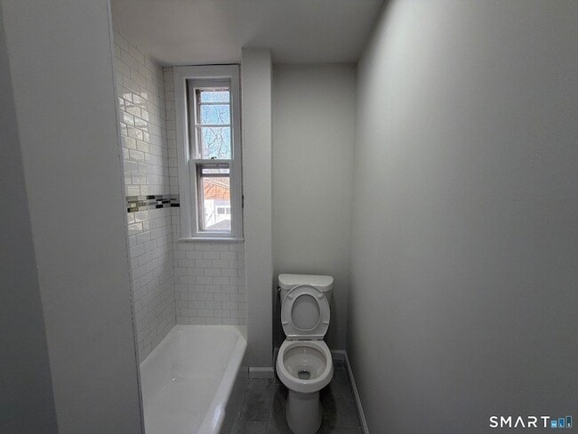 Building Photo - 316 W Main St