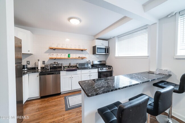 Building Photo - 293 Spring St