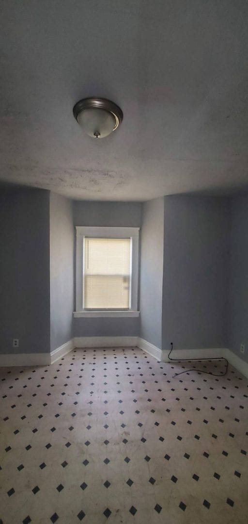 Building Photo - Charming 4-Bedroom Property in Prime Location