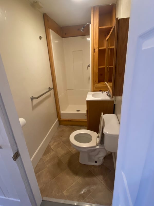 Building Photo - 82 Maple St