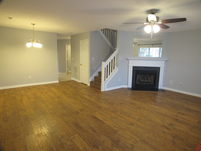 Building Photo - Pristine 2 bedroom, 2.5 bath Townhome located in the Roxborough Community!