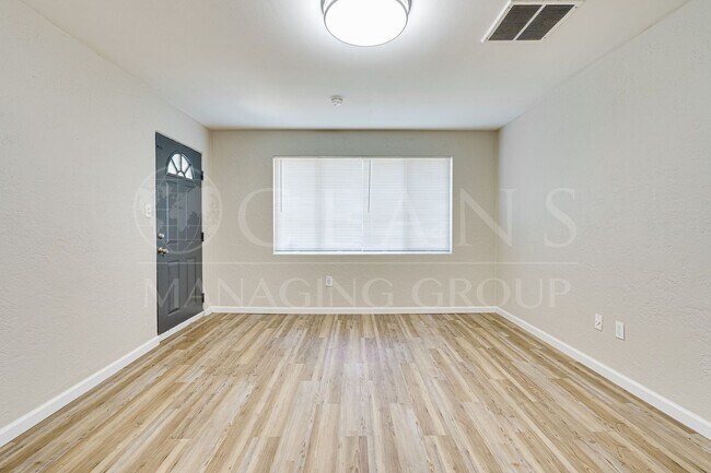 Building Photo - Beautifully Remodeled 3 Bedroom Home in th...
