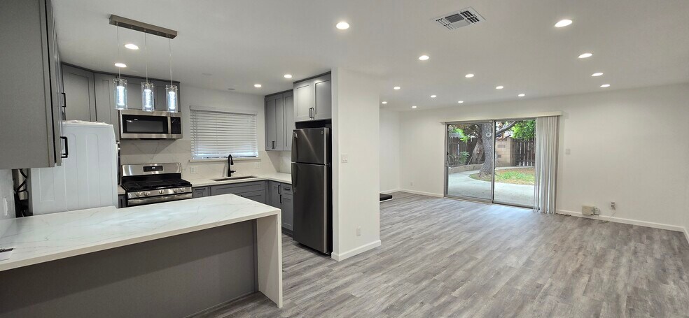 Building Photo - 15707 Ludlow St