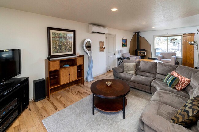 Building Photo - Beautiful Home in the Country with Views, ...