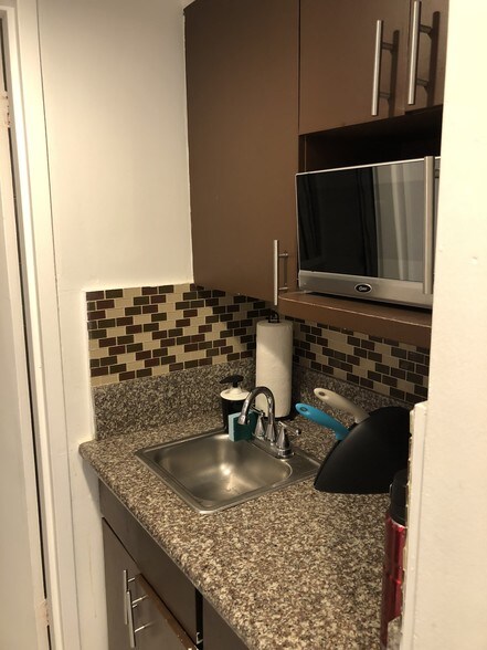 Kitchen - 5445 Collins Ave