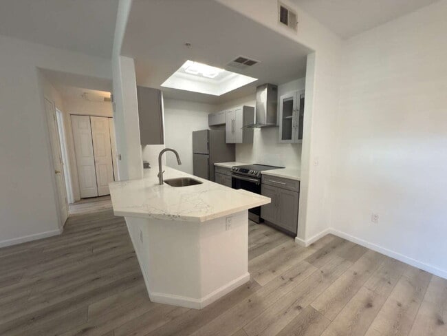 Building Photo - "Charming 1-Bedroom Retreat with Fireplace & Pool in Phoenix Oasis!"