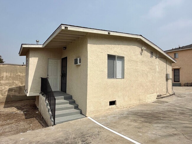 Building Photo - 2522-2524 Lancaster Ave