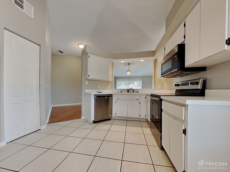 Building Photo - 605 Lakemont Dr