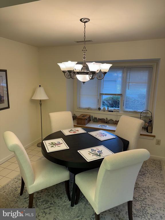 Building Photo - 864 Jefferson Way