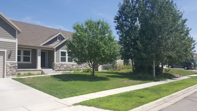 Building Photo - Aspen Pointe Heber Home