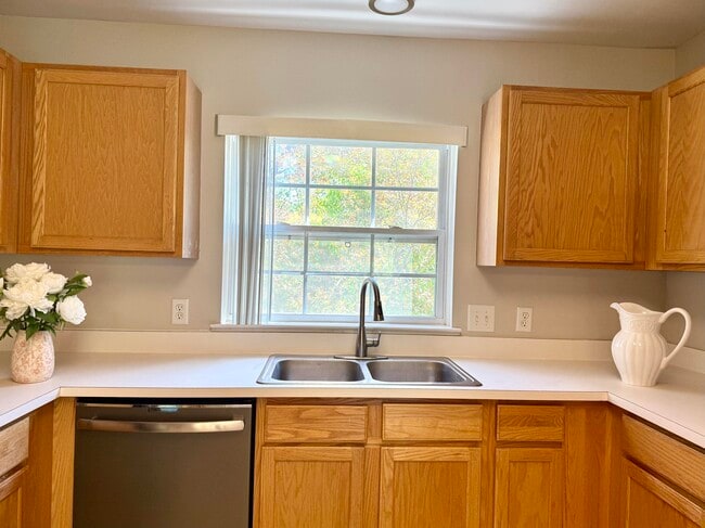 Building Photo - 3083 Promenade Cir