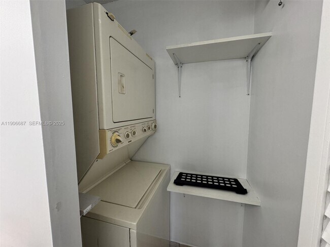 Building Photo - 5800 SW 127th Ave