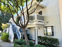 Building Photo - Wonderful 2 story condo in Ashford Ct-Deta...