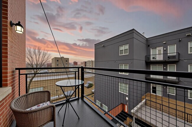 Building Photo - 2 S Leavitt St