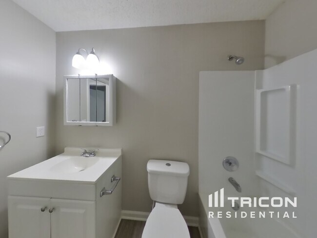 Building Photo - 2660 Malibu Cir