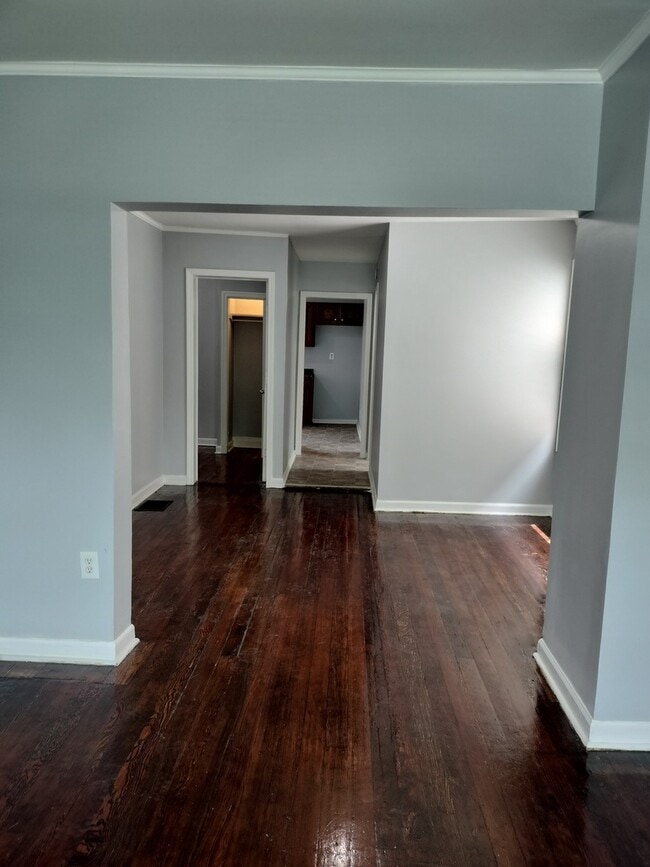 Building Photo - 10619 S Perry Ave