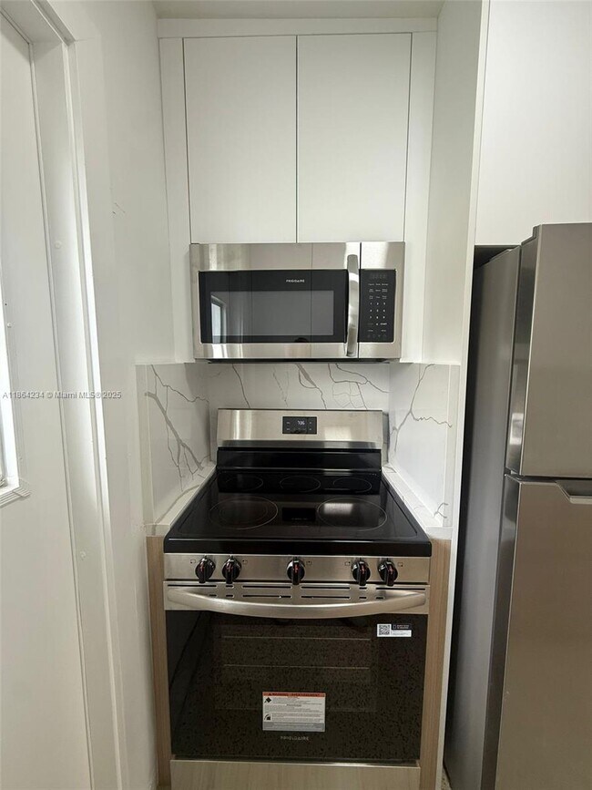 Building Photo - 2786 SW 31st Pl