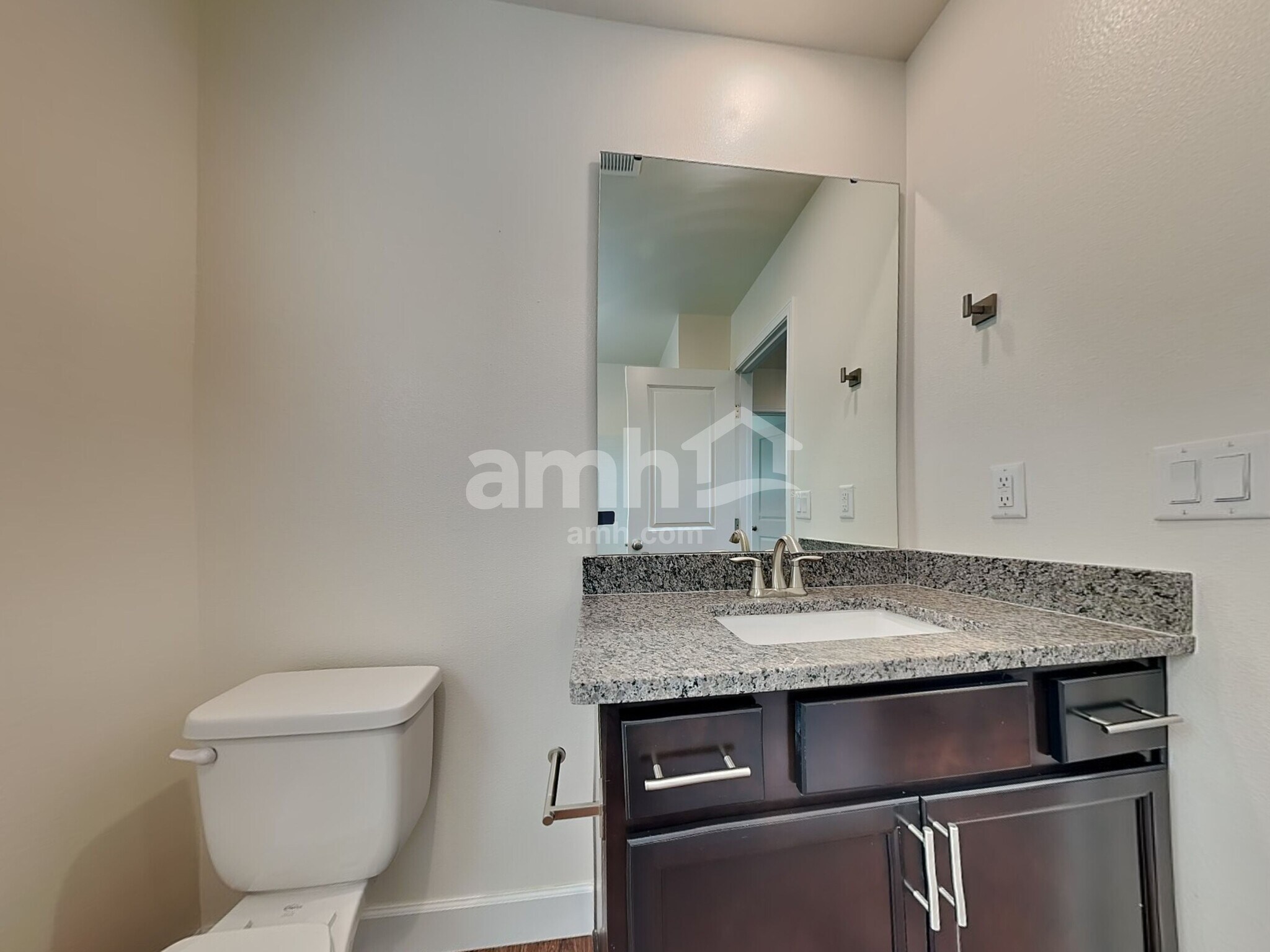 Building Photo - 33013 Lookout Ln