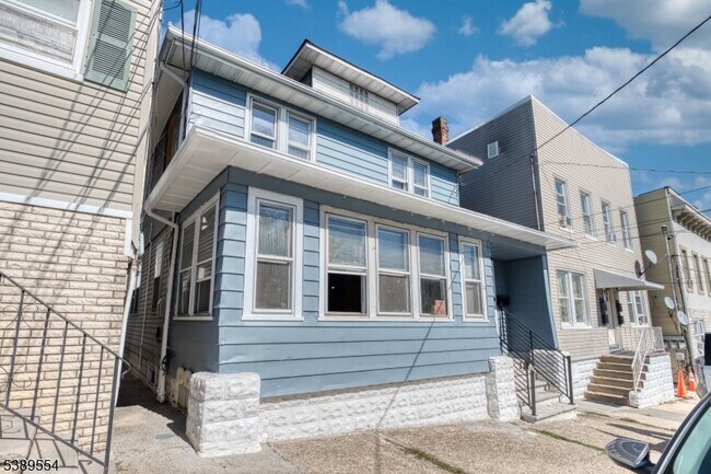 Building Photo - 55 Tappan St
