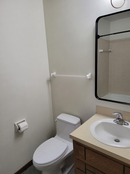 Building Photo - 211 W Glenmore Dr