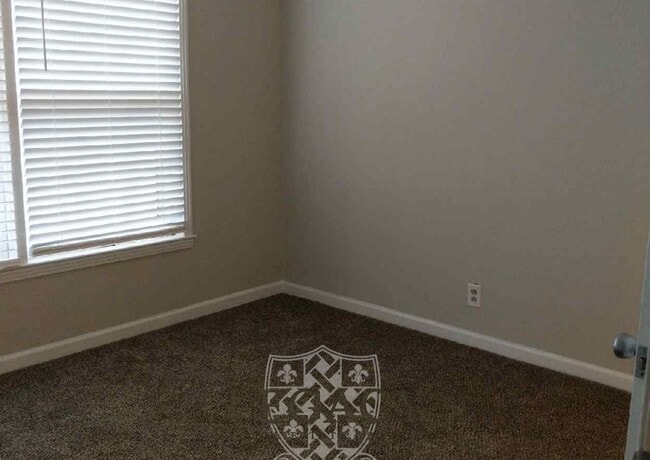 Building Photo - 736 Holder Dr