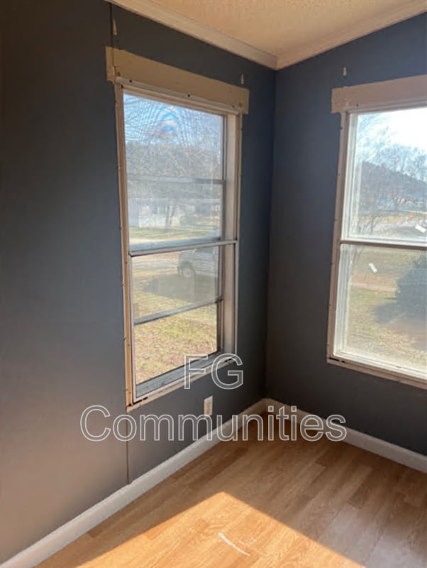 Building Photo - 147 Oak Knoll Dr