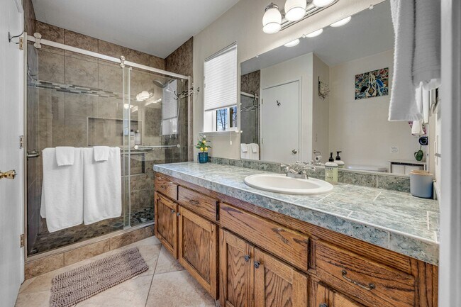 Building Photo - 323 Bodmer Ln