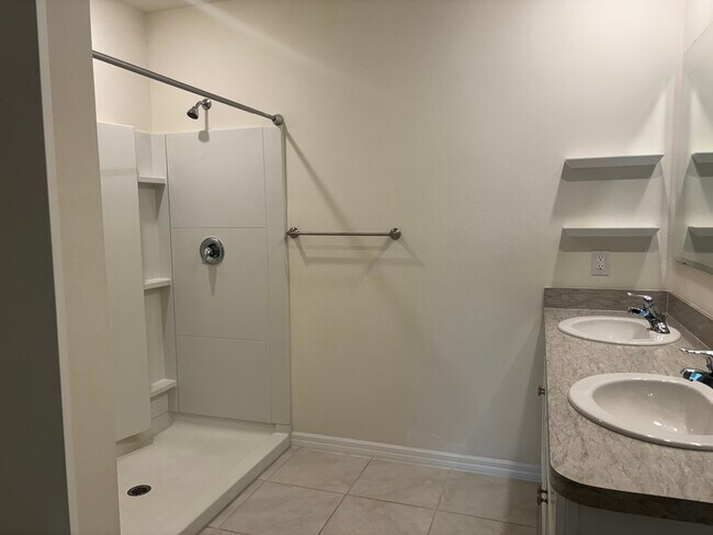 Building Photo - 812 Sky Hvn Wy