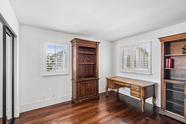 Building Photo - Charming 3BD Home in Coveted Newport Heights