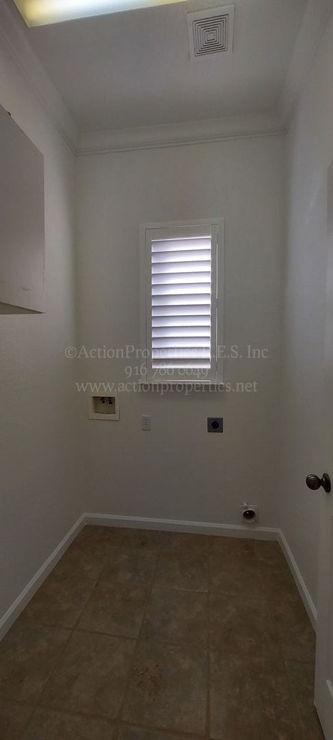 Building Photo - Rocklin  Highland Park  3 bedroom 2 bathroom, Great Room Floor Plan with Tile Flooring,  Fenced Yard