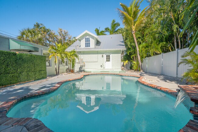 Building Photo - 3310 E Maritana Dr