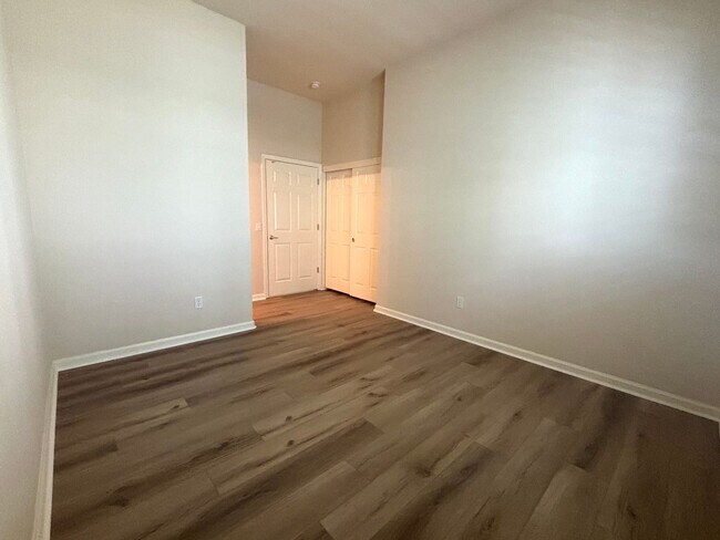 Building Photo - Gorgeous 3 Bed 2.5 Bath with SOLAR! 55+ Community