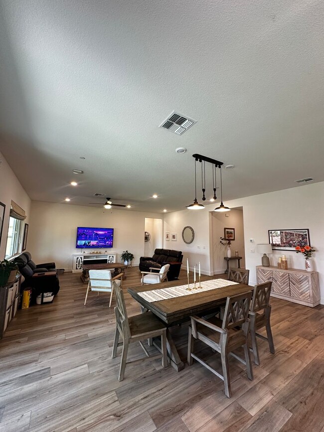 Building Photo - Single-story home in Spring Lake
