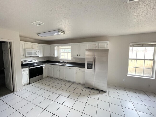 Building Photo - 2212 Peachwood Ct