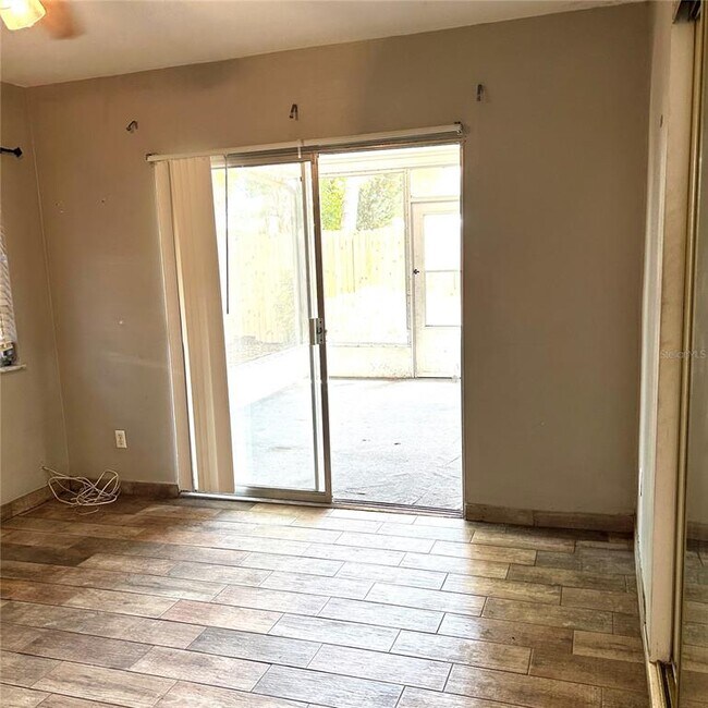 Building Photo - 2152 Greenbriar Blvd
