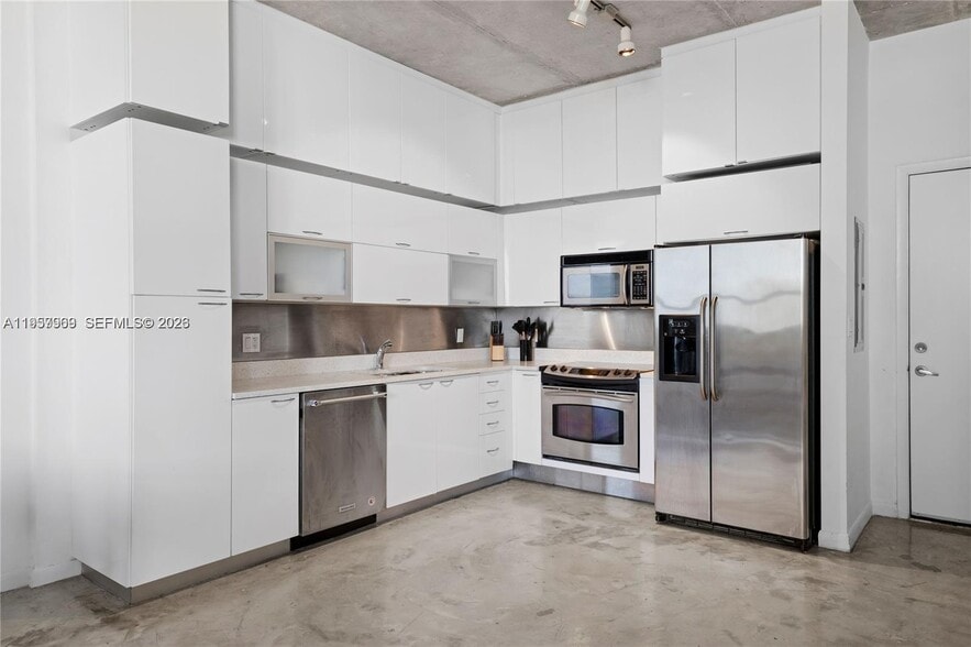 Building Photo - 234 NE 3rd St