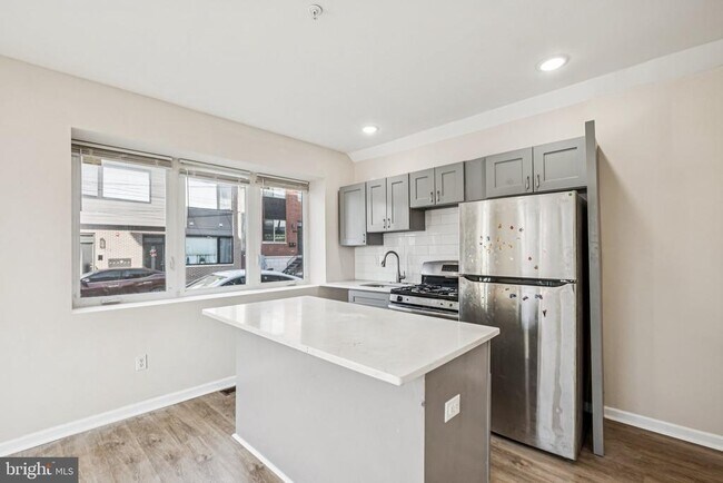 Building Photo - 512 W Norris St