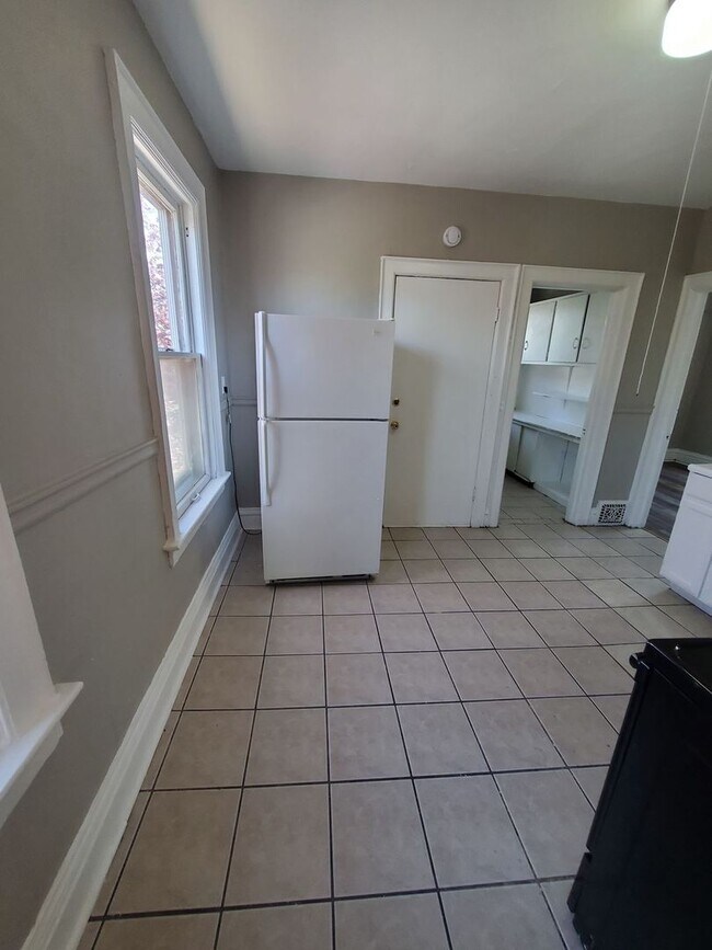 Building Photo - 600-602 S. 28th St. - Duplex