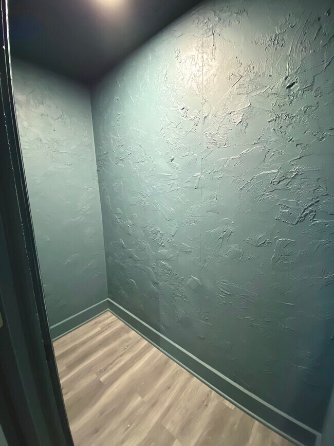 Building Photo - 2200 Richmond Ave