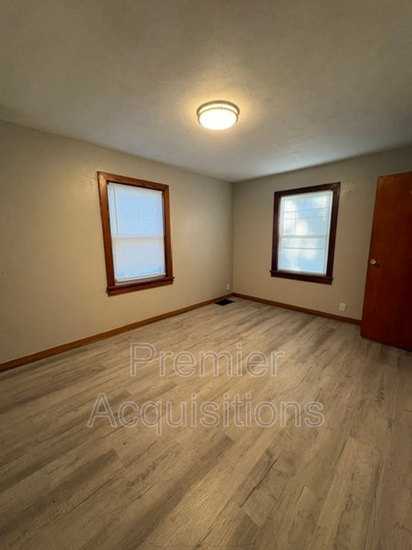 Building Photo - 126 E 3rd St