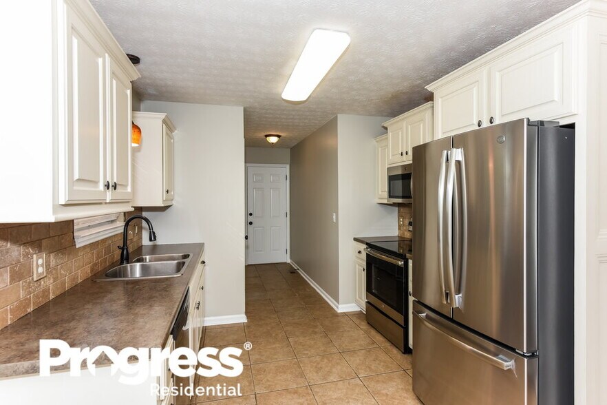 Building Photo - 2403 Sawmill St