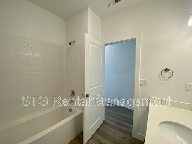 Building Photo - 5801 S Garnet Dr