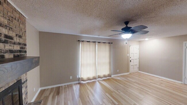 Building Photo - 414 W Voelter Ave