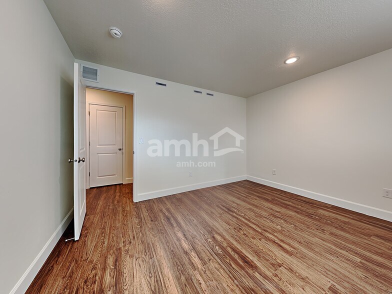 Building Photo - 212 Allen Ln