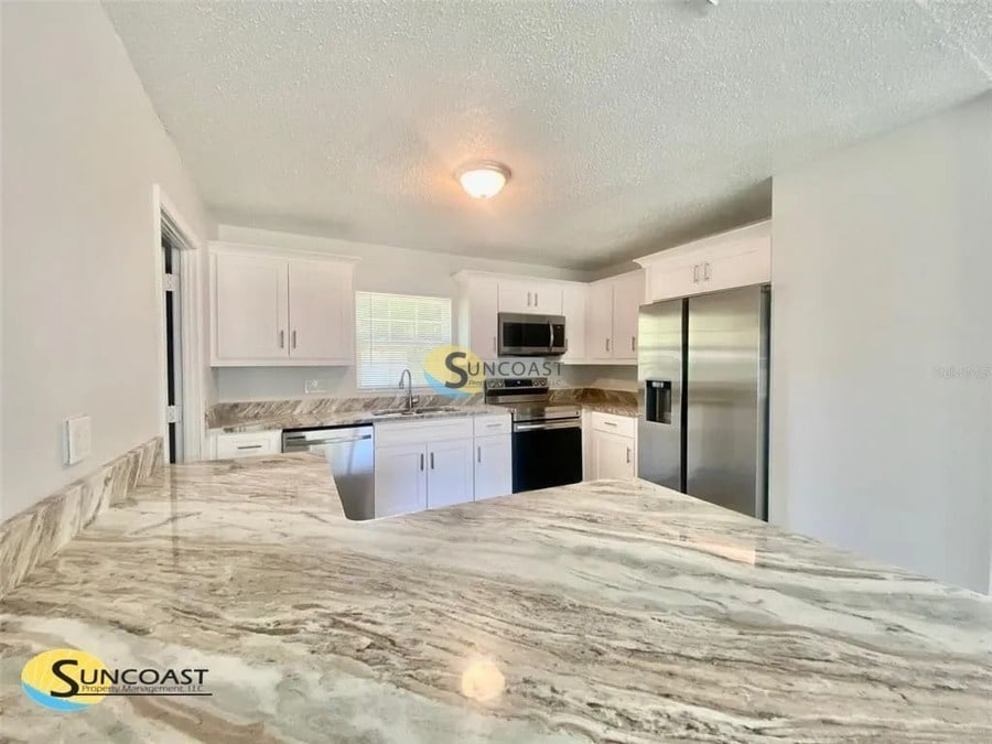 Building Photo - 1419 NE 25th Pl